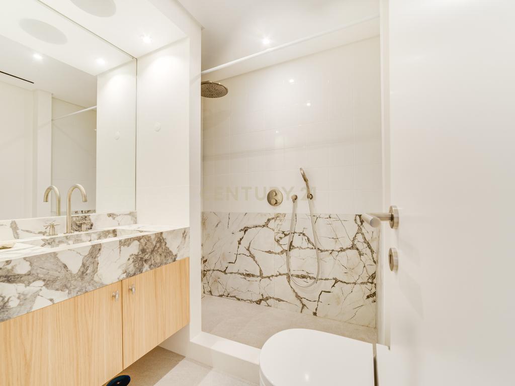 Luxuoso apartamento T4 em Lisboa com Vista e Acabamentos de Alta Qualidade - Image 25